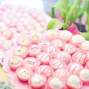 עוגיות קוקוס בציפוי קרם ווניל תות