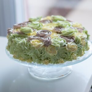 פאי אפרסקים ומישמשים בציפוי קרם פיסטוק וניל