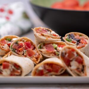 מגש טורטיות דגים ועשבי תיבול